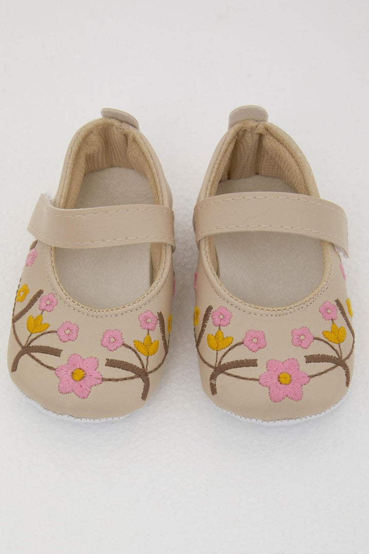 BRE Bebiccino Baby Girl Booties with Flower Embroidery Size 189, Beige - Lelystad