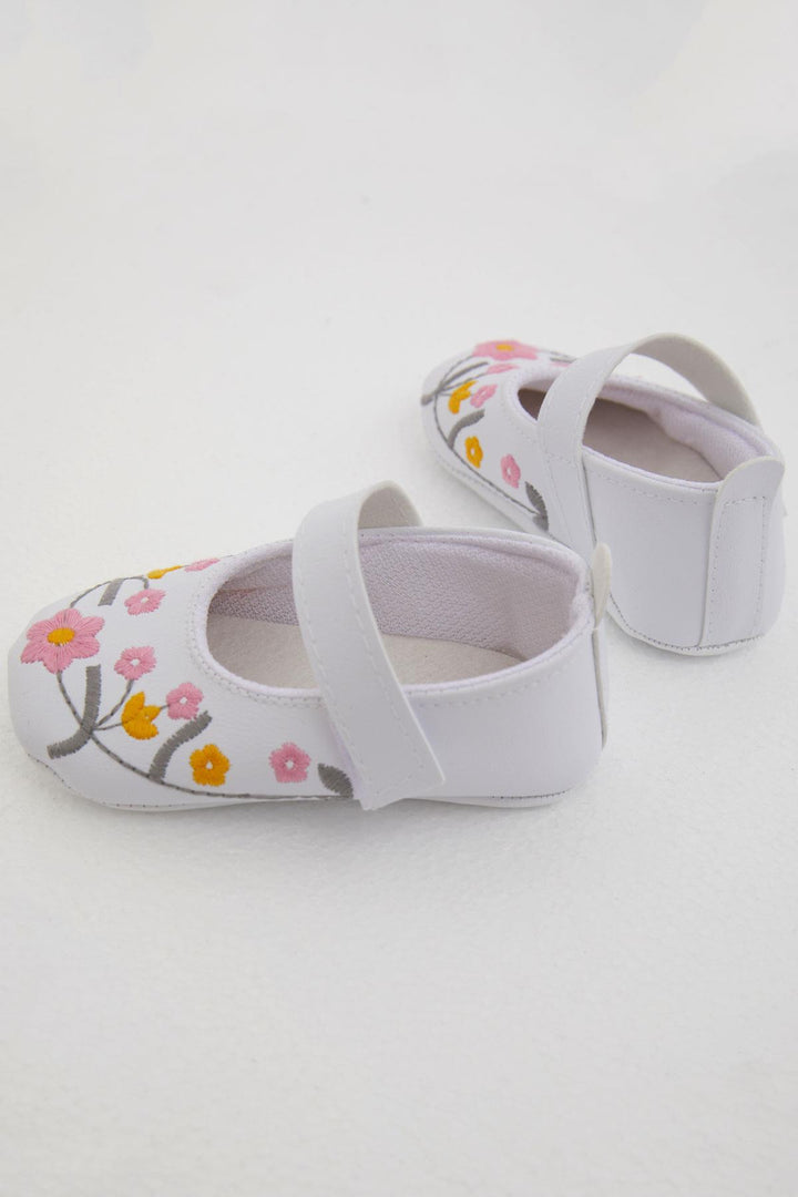 BRE Bebiccino Baby Girl Booties with Flower Embroidery, Size 189, White - Pharr