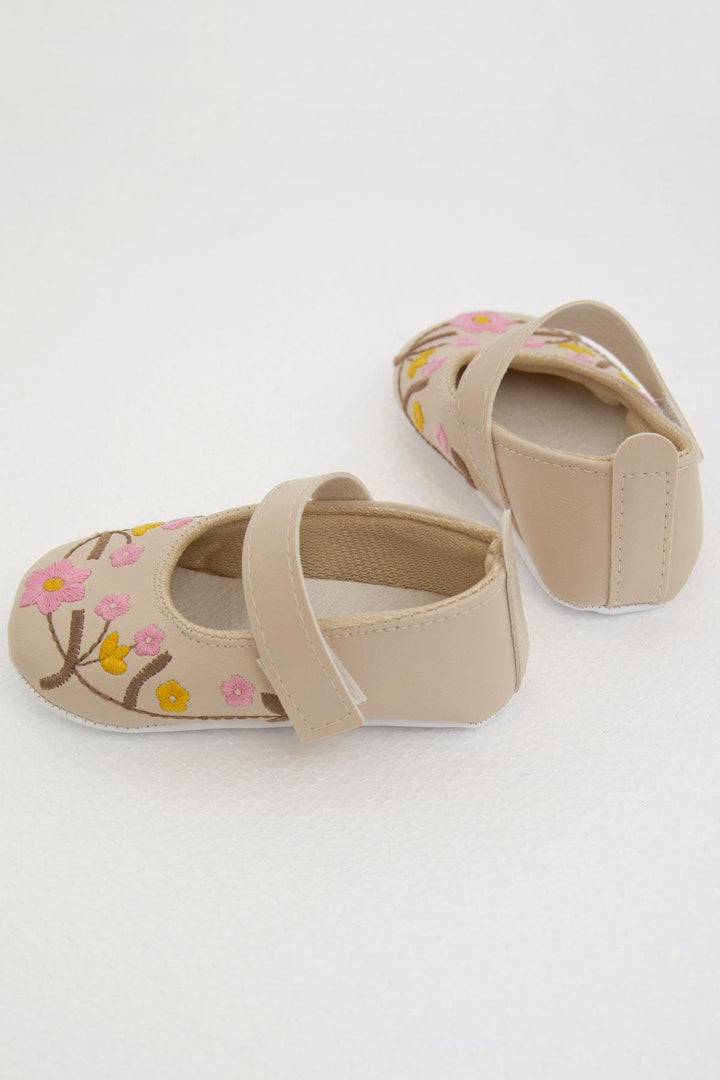 BRE Bebiccino Baby Girl Booties with Flower Embroidery Size 189, Beige - Lelystad