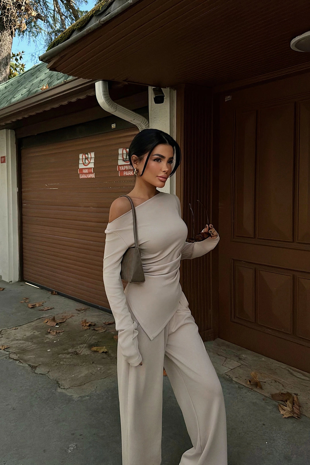 EYY Women Beige Borelli Suit - Tríkala