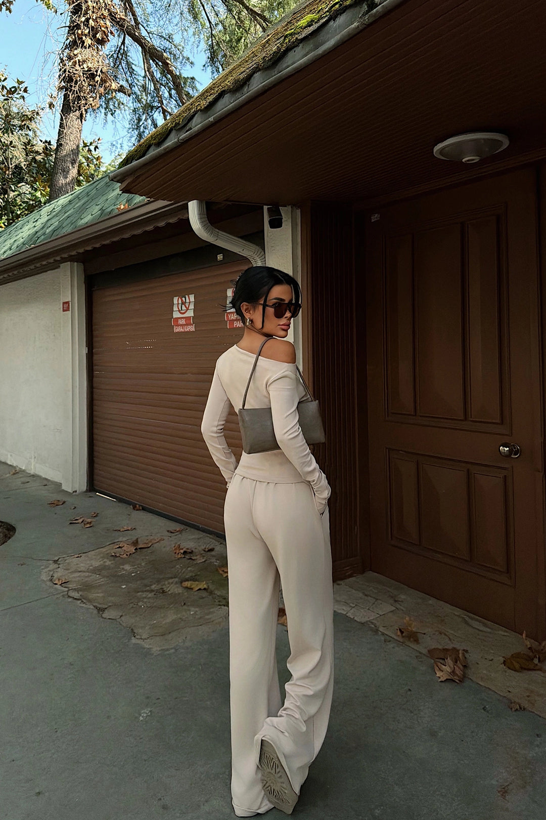 EYY Women Beige Borelli Suit - Tríkala