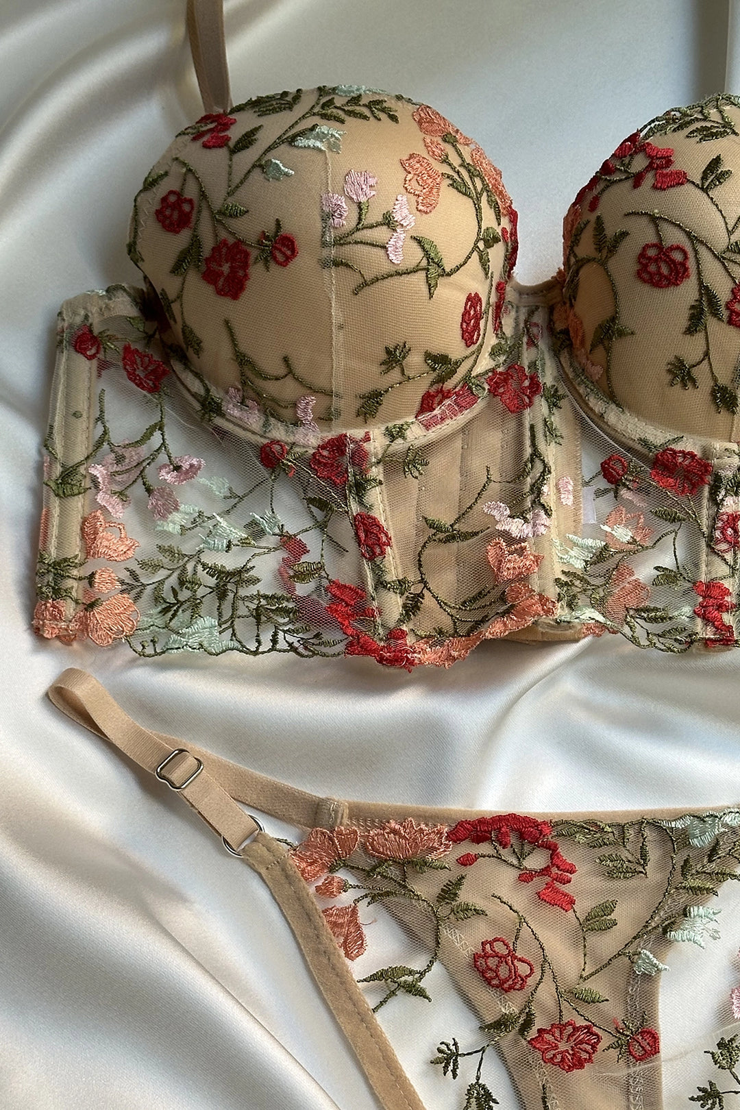 EYY Women Beige Flower Detailed Lingerie - Meerbusch