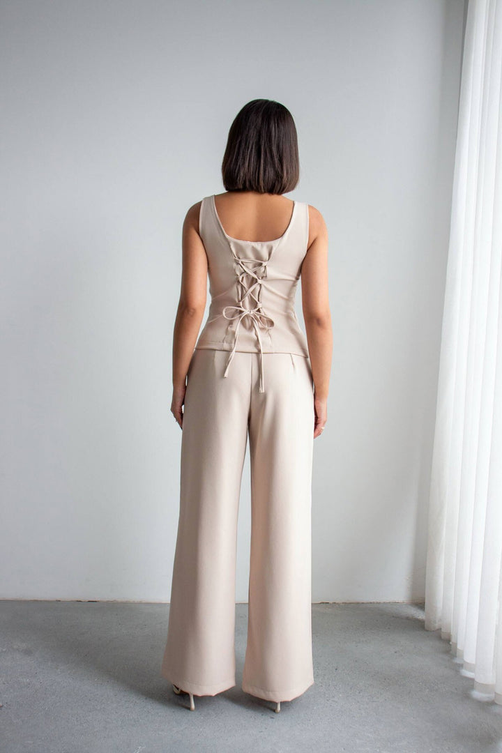 Bej Brit Detaylı Kare Yaka Crep Bluz Ve Pantolon Alt Üst Takım BCHN-2626844 - Norristown