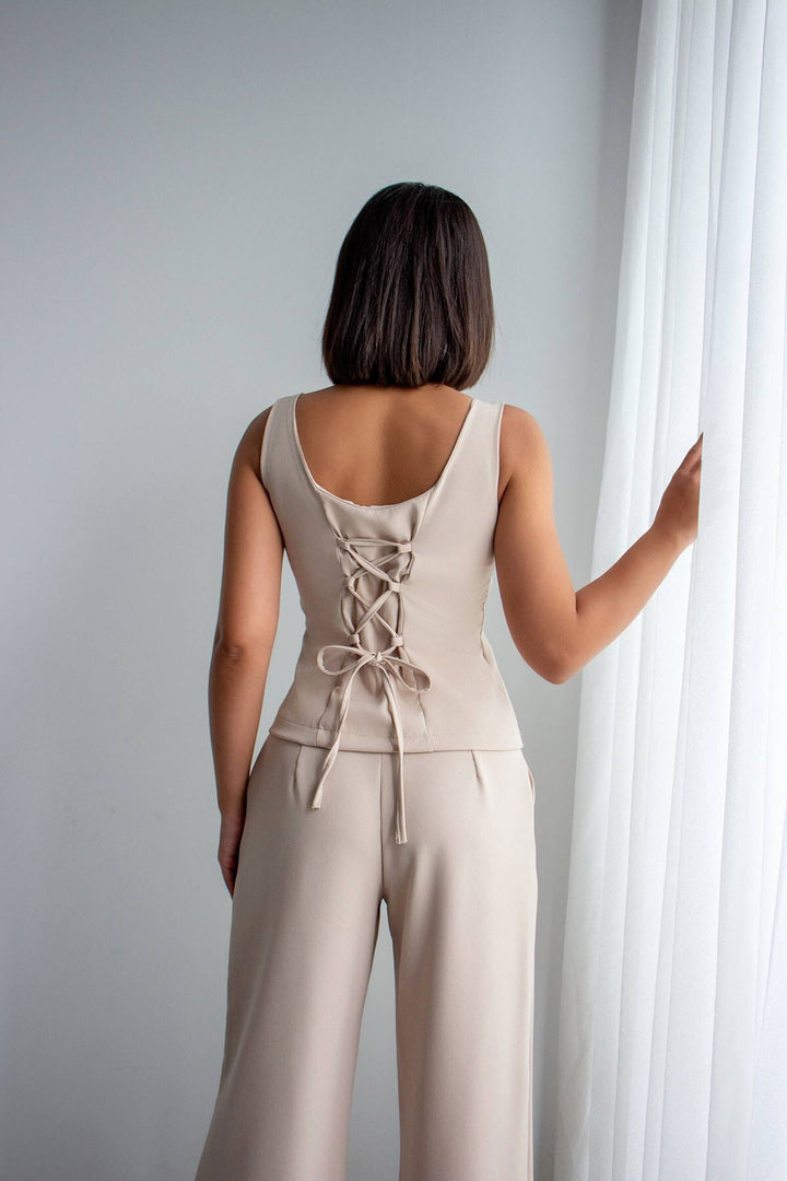 Bej Brit Detaylı Kare Yaka Crep Bluz Ve Pantolon Alt Üst Takım BCHN-2626844 - Norristown