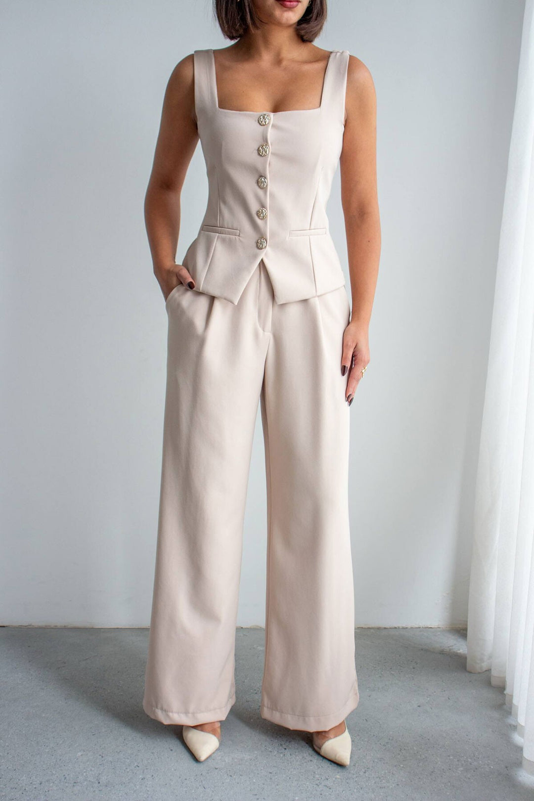 Bej Brit Detaylı Kare Yaka Crep Bluz Ve Pantolon Alt Üst Takım BCHN-2626844 - Norristown