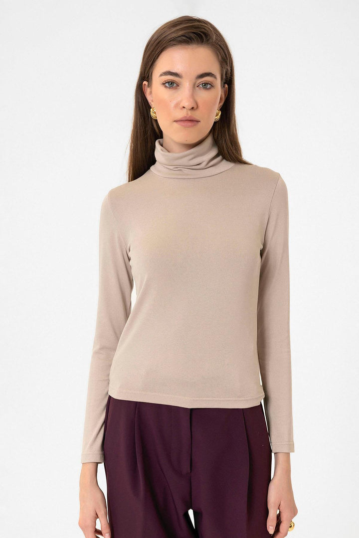 ANT Antioch Mr. Women's Turtleneck Sweater - Majadahonda
