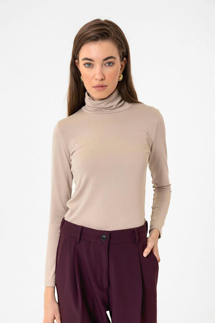 ANT Antioch Mr. Women's Turtleneck Sweater - Majadahonda