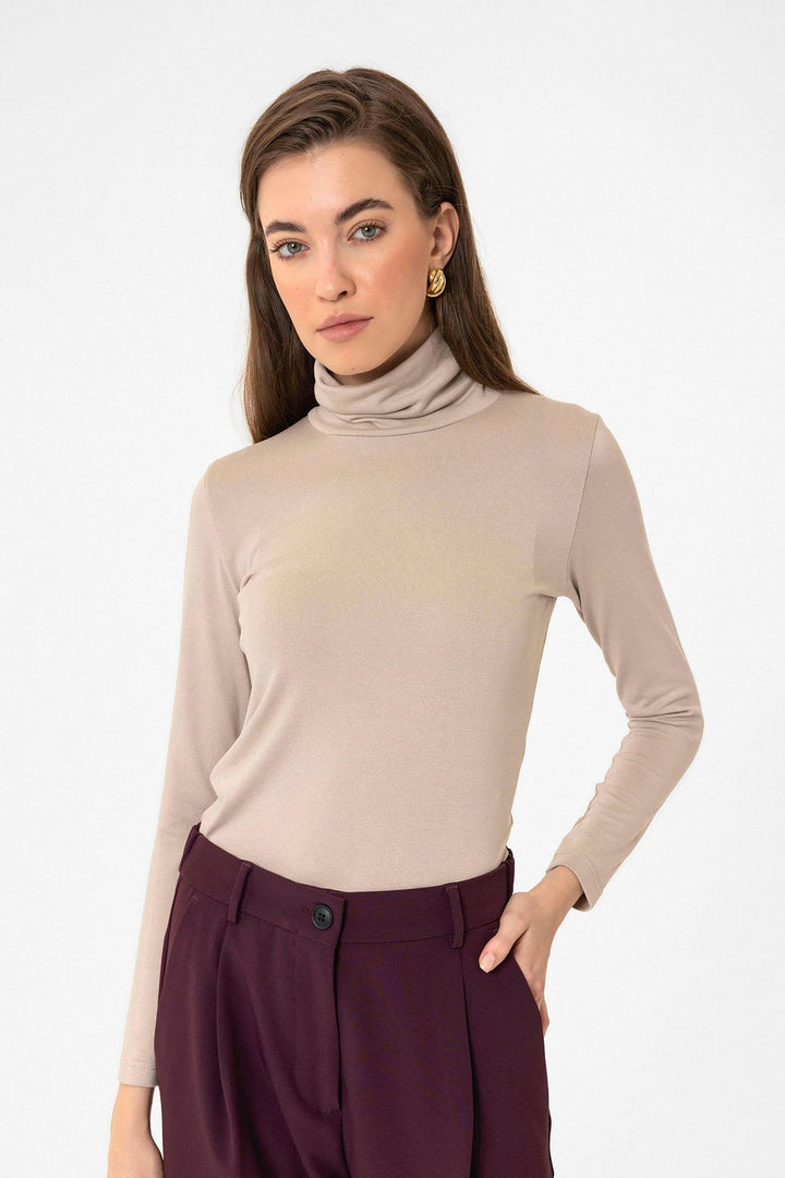ANT Antioch Mr. Women's Turtleneck Sweater - Majadahonda