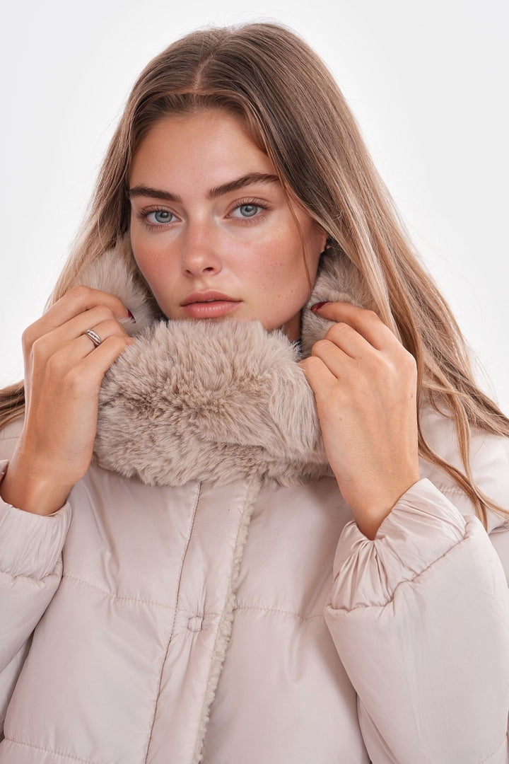 Beige Faux Fur Magnetic Collar BCNSV-25WT1016 - Honolulu
