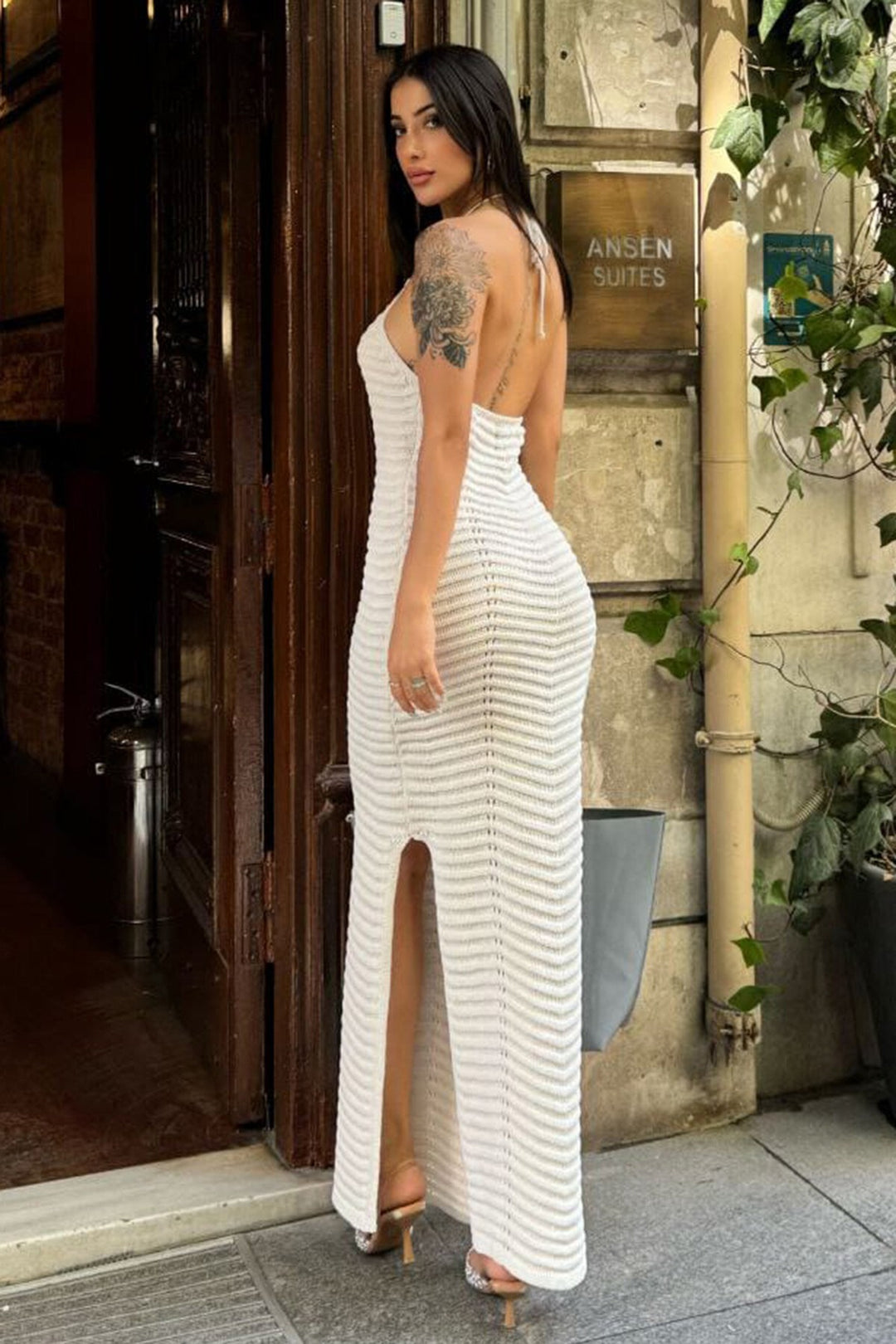 Beyaz Boyundan Bağlamalı Sırt Dekolteli Yırtmaçlı Maxi Boy Triko Elbise - Saint-Chamond