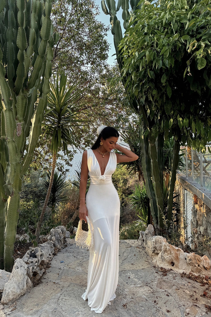 EYY Women White Isolated Rose Detailed Dress - Tonalá