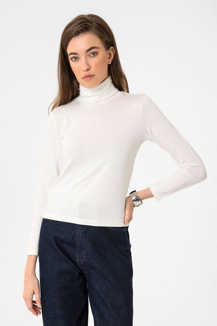 ANT Antioch White Women's Turtleneck Sweater - San Luis