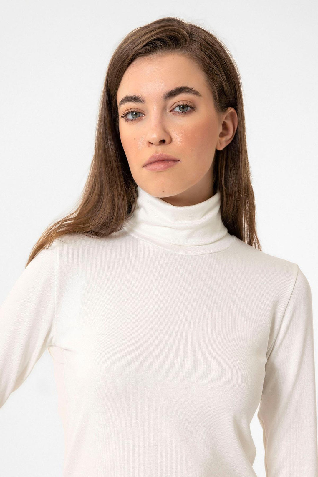 ANT Antioch White Women's Turtleneck Sweater - San Luis