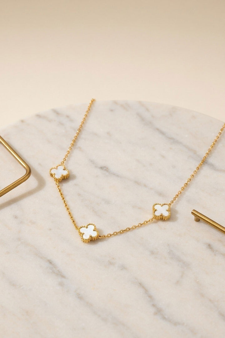Beyaz Sıralı Yonca Figürlü Zincir Kolye - Rochdale