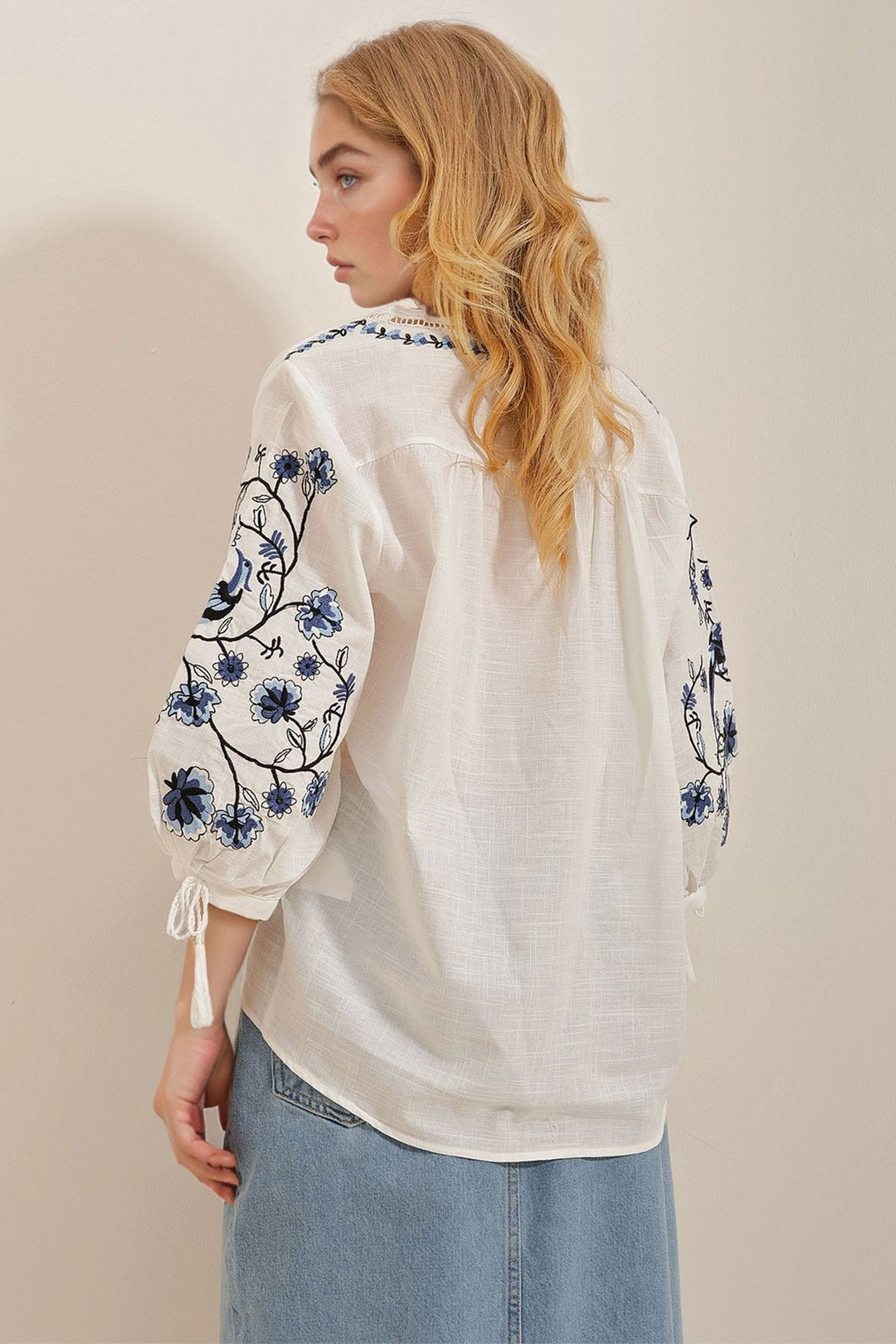 White V-Neck Watermelon Sleeve Embroidered Linen Blouse BCHESQ-251006 - Tallaght