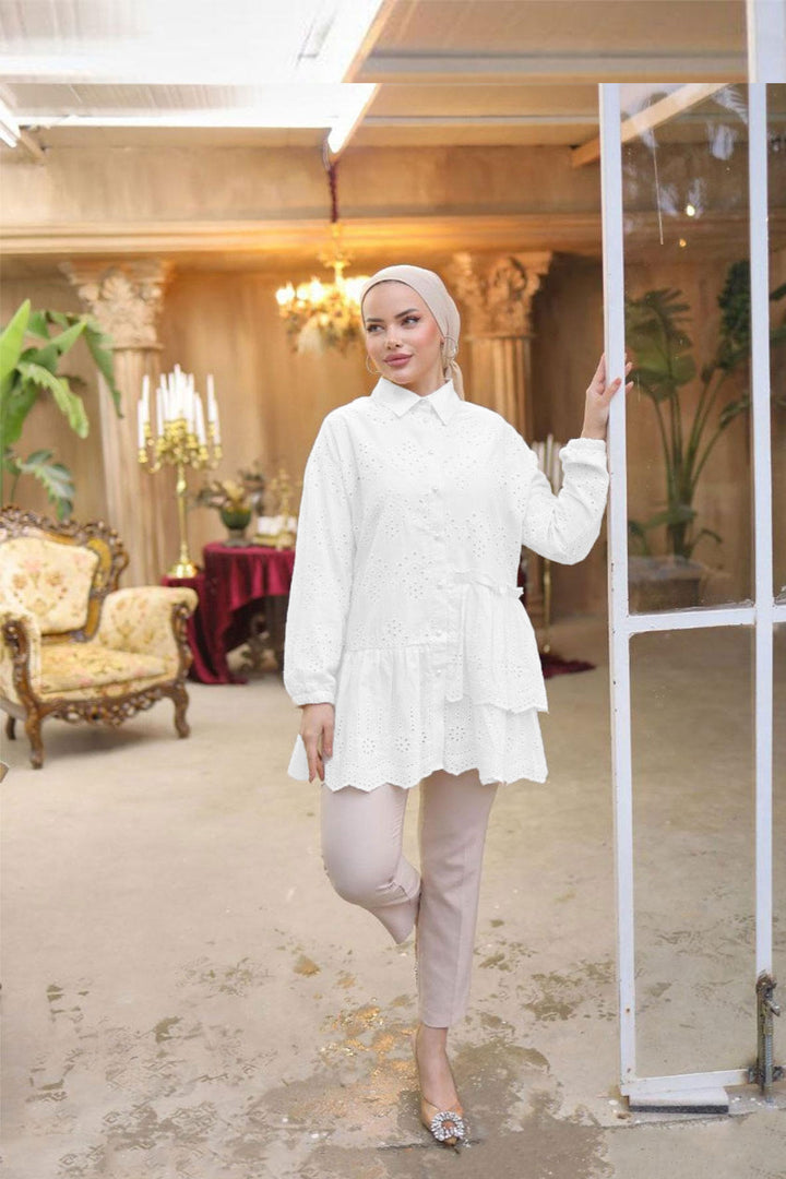 قميص BNG نسائي من الدانتيل بأزرار باللون الأبيض - كليرمون