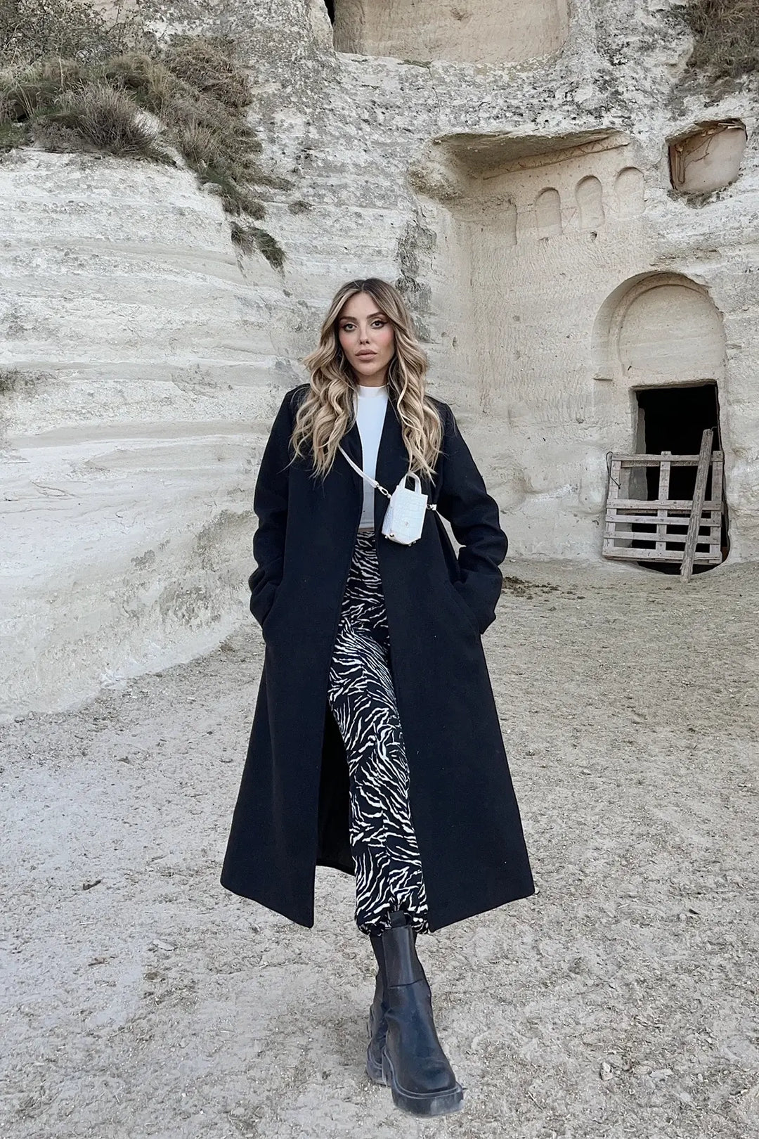 EYY Women Black Cashmere Coat - Shawnee