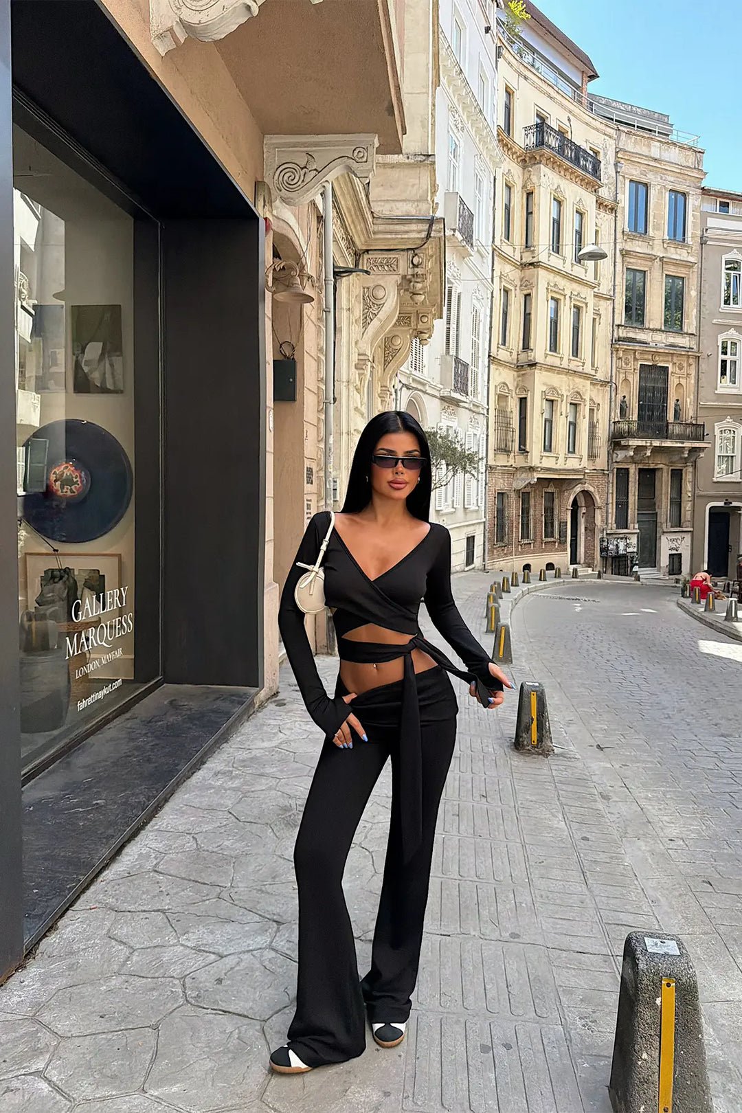EYY Women Black Lace-Up Set - Tuttlingen