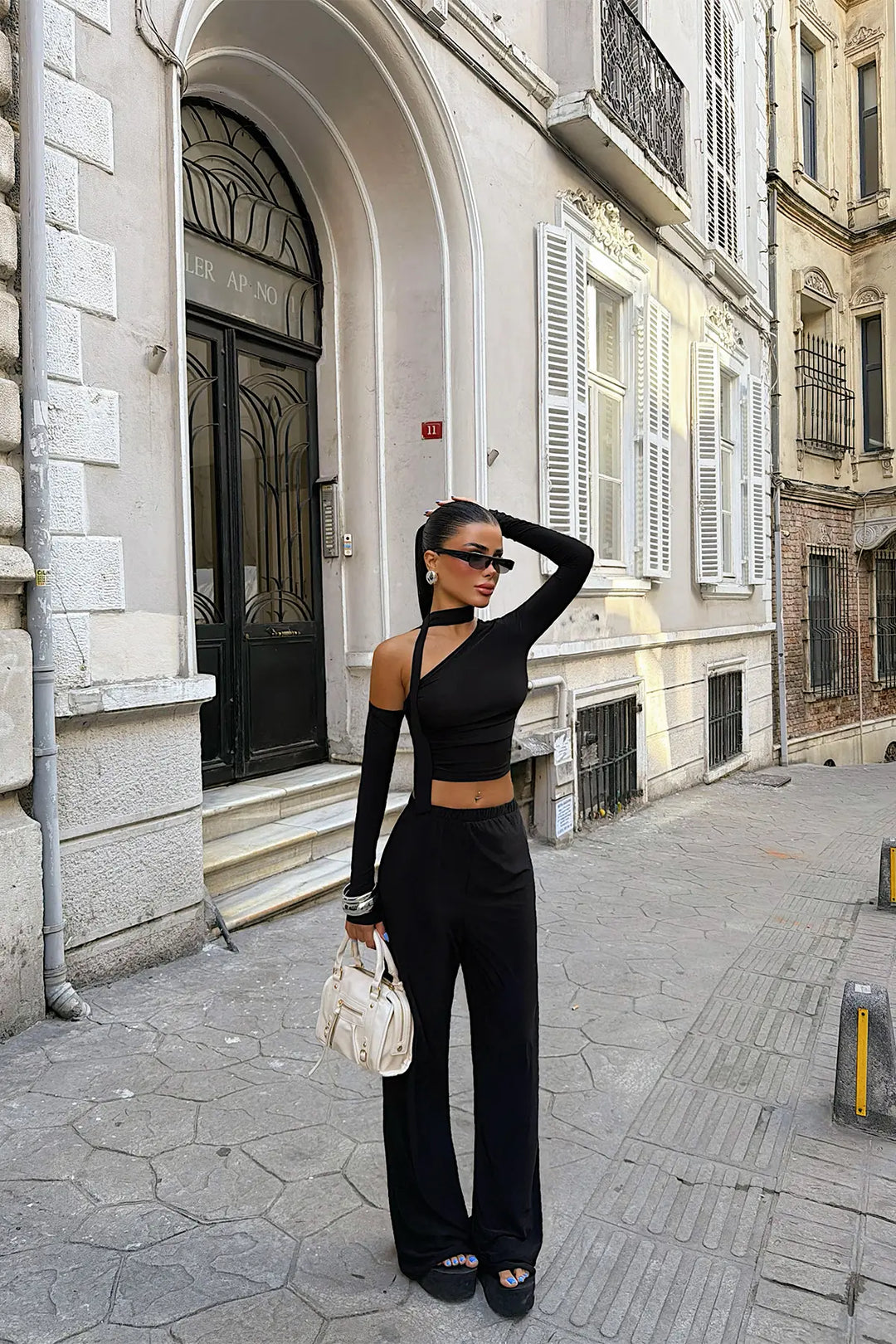 EYY Women Black Pants Suit - Gardena