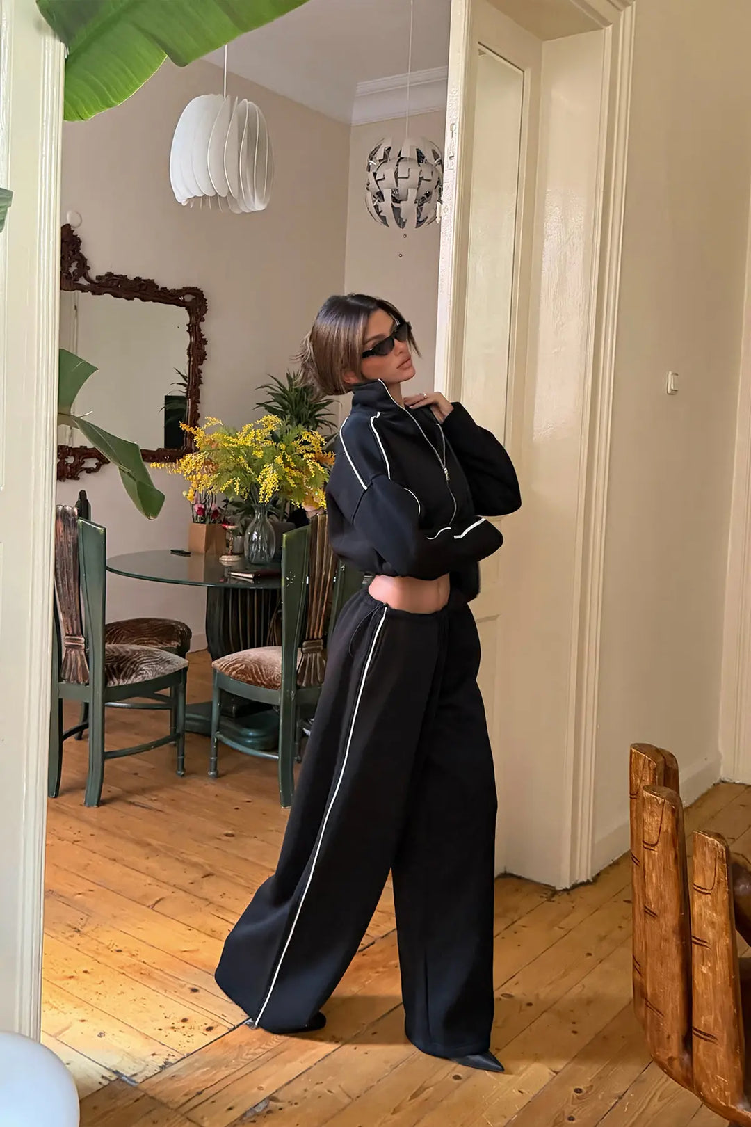 EYY Women Black Tracksuit Set with Zipper Detail - Tepeapulco