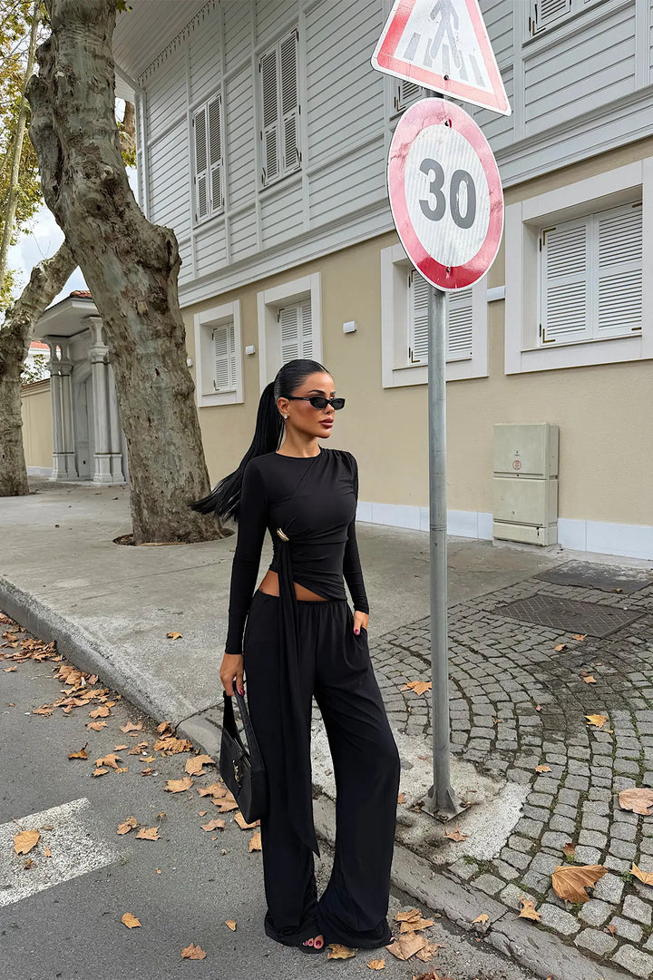 EYY Women Black Trouser Set with Brooch Detail - Ciudad Obregón