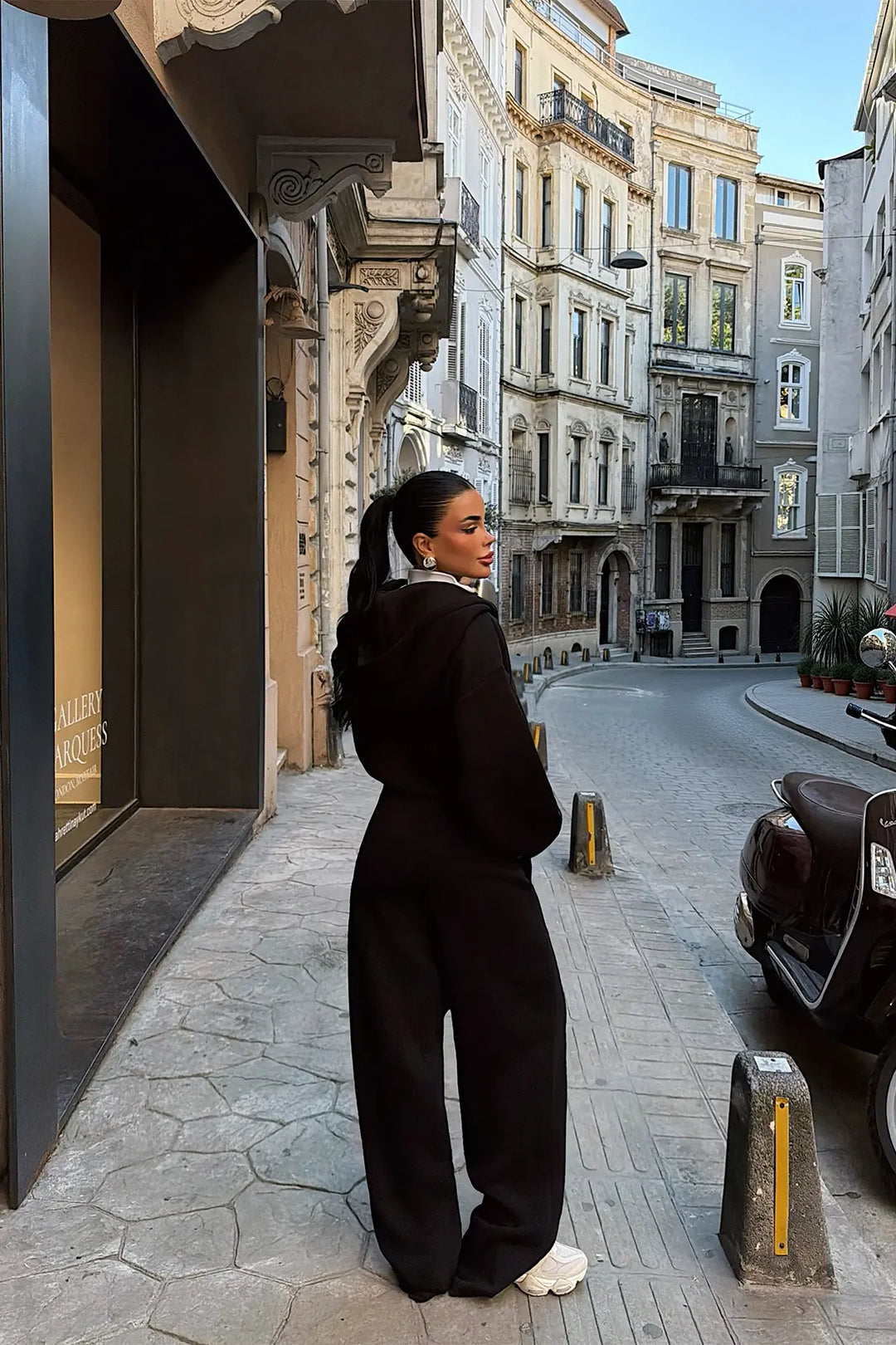 EYY Women Black Zipper-Detail Tracksuit Set - Girona