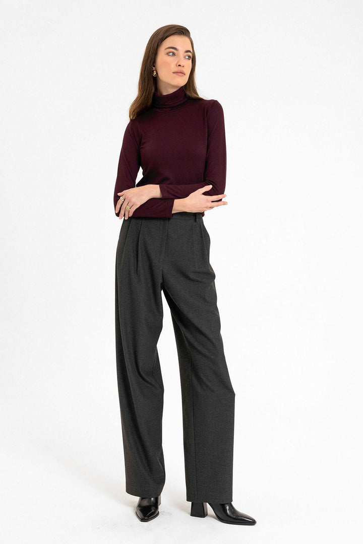 ANT Antioch Bordeaux Women's Turtleneck Sweater - Vlissingen