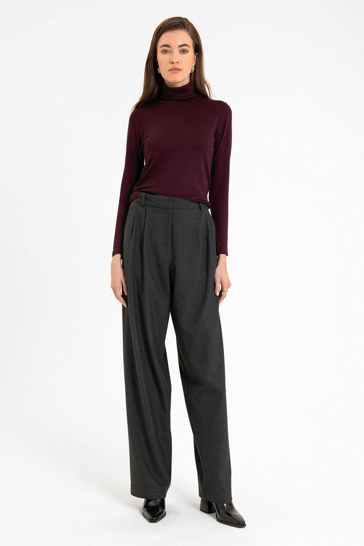 ANT Antioch Bordeaux Women's Turtleneck Sweater - Vlissingen