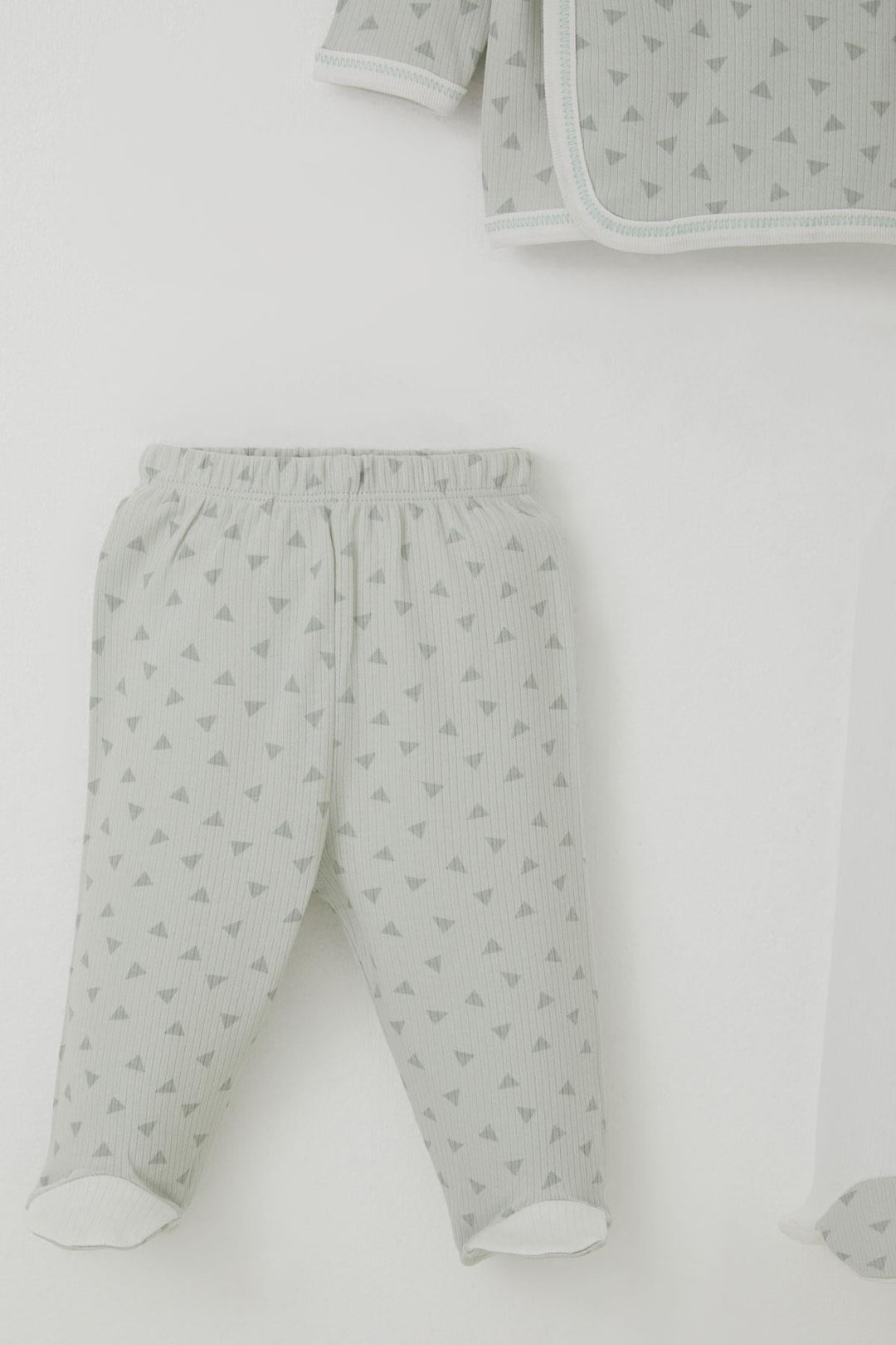 BRE Breeze Baby Boy Hospital Outfit 3-Piece Set with Small Triangles Pattern 0-4 Months, Water Green - Gulfport