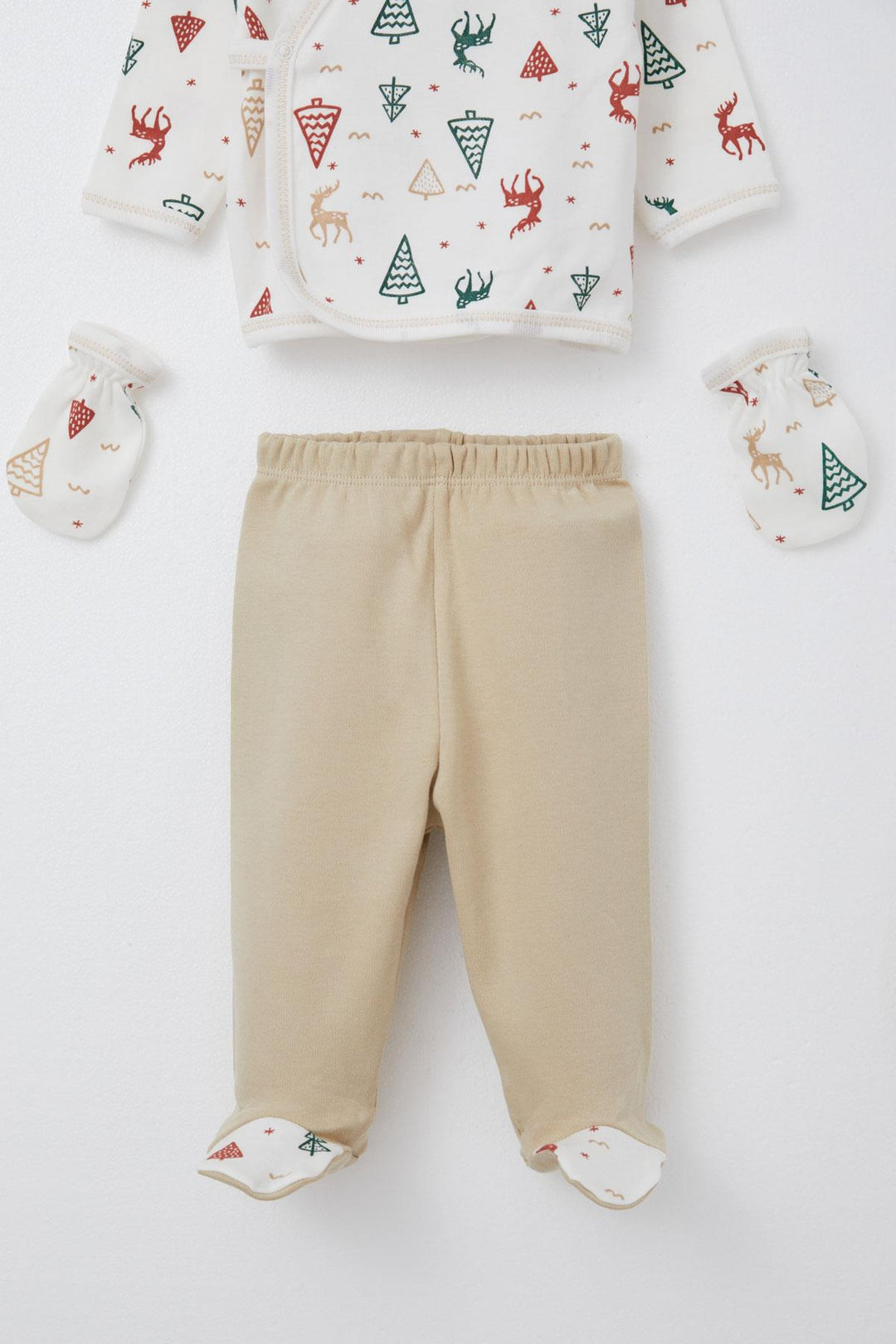BRE Breeze Baby Boy Hospital Outfit 5 Piece Christmas Themed Deer Patterned 0-3 Months, Ecru - Novi