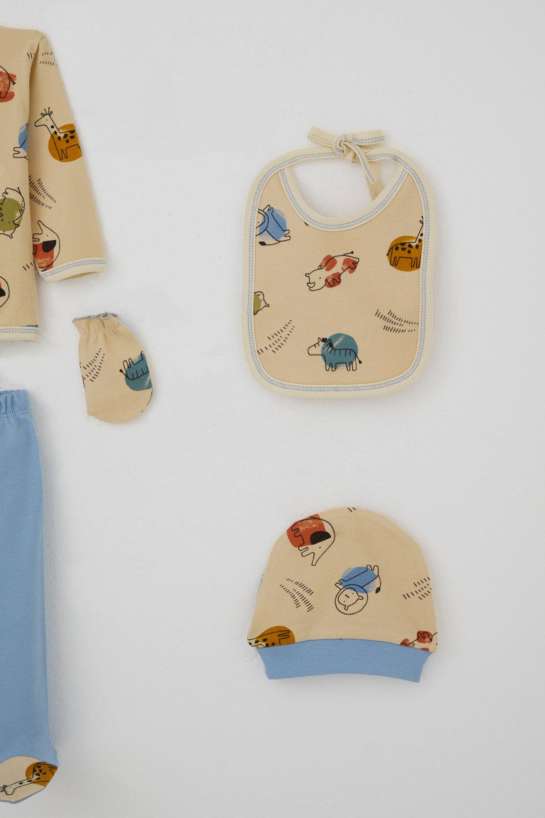 BRE Breeze Baby Boy Hospital Outfit 5-Piece Cute Animals Patterned 0-3 Months, Beige - Zacatecas