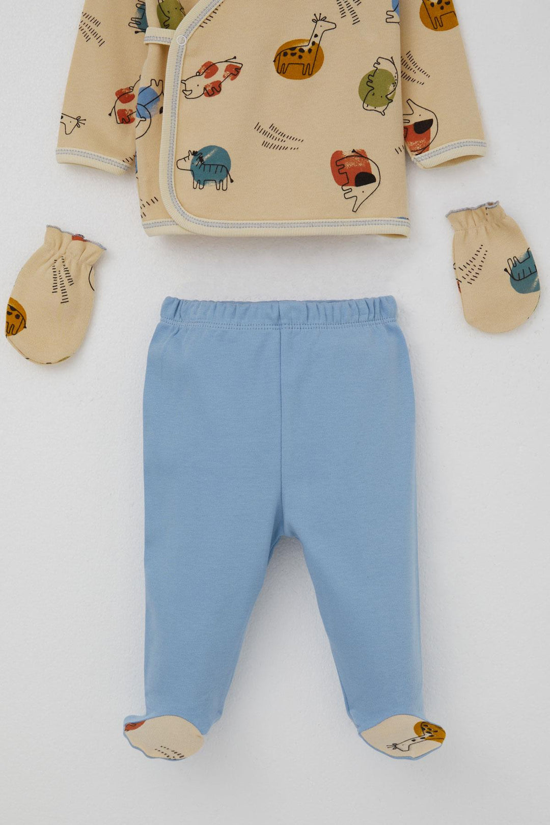 BRE Breeze Baby Boy Hospital Outfit 5-Piece Cute Animals Patterned 0-3 Months, Beige - Zacatecas