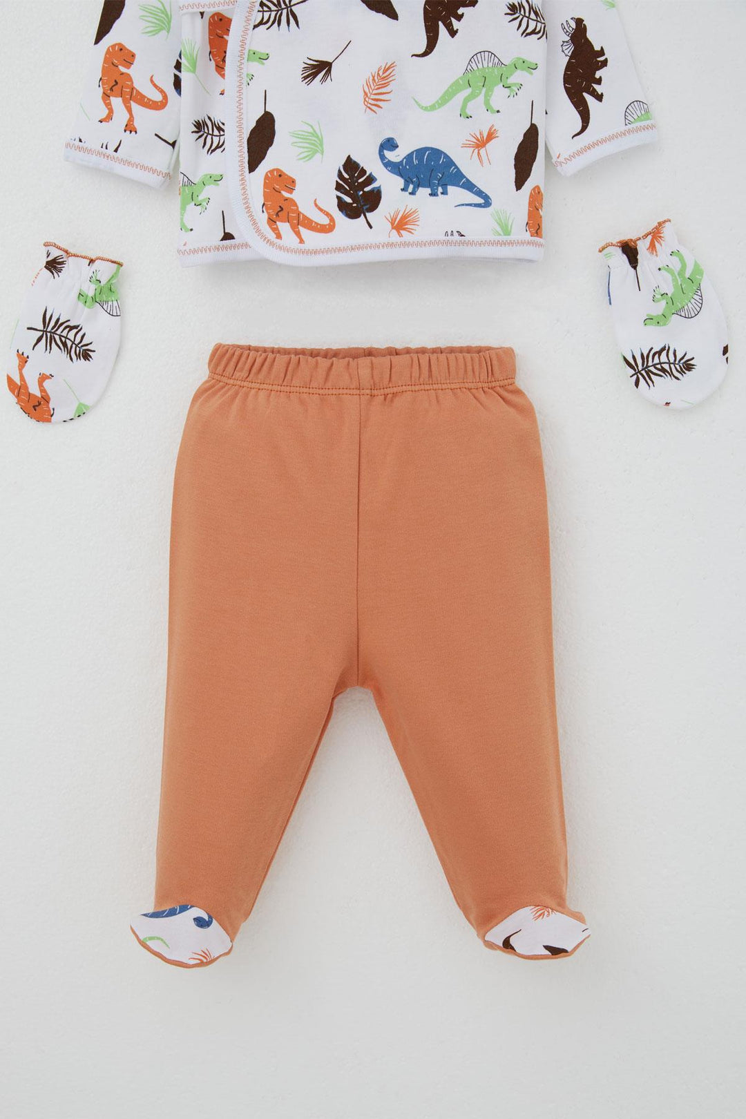 BRE Breeze Baby Boy Hospital Outfit 5 Piece Dinosaur Kingdom 0-3 Months, White - Lamía