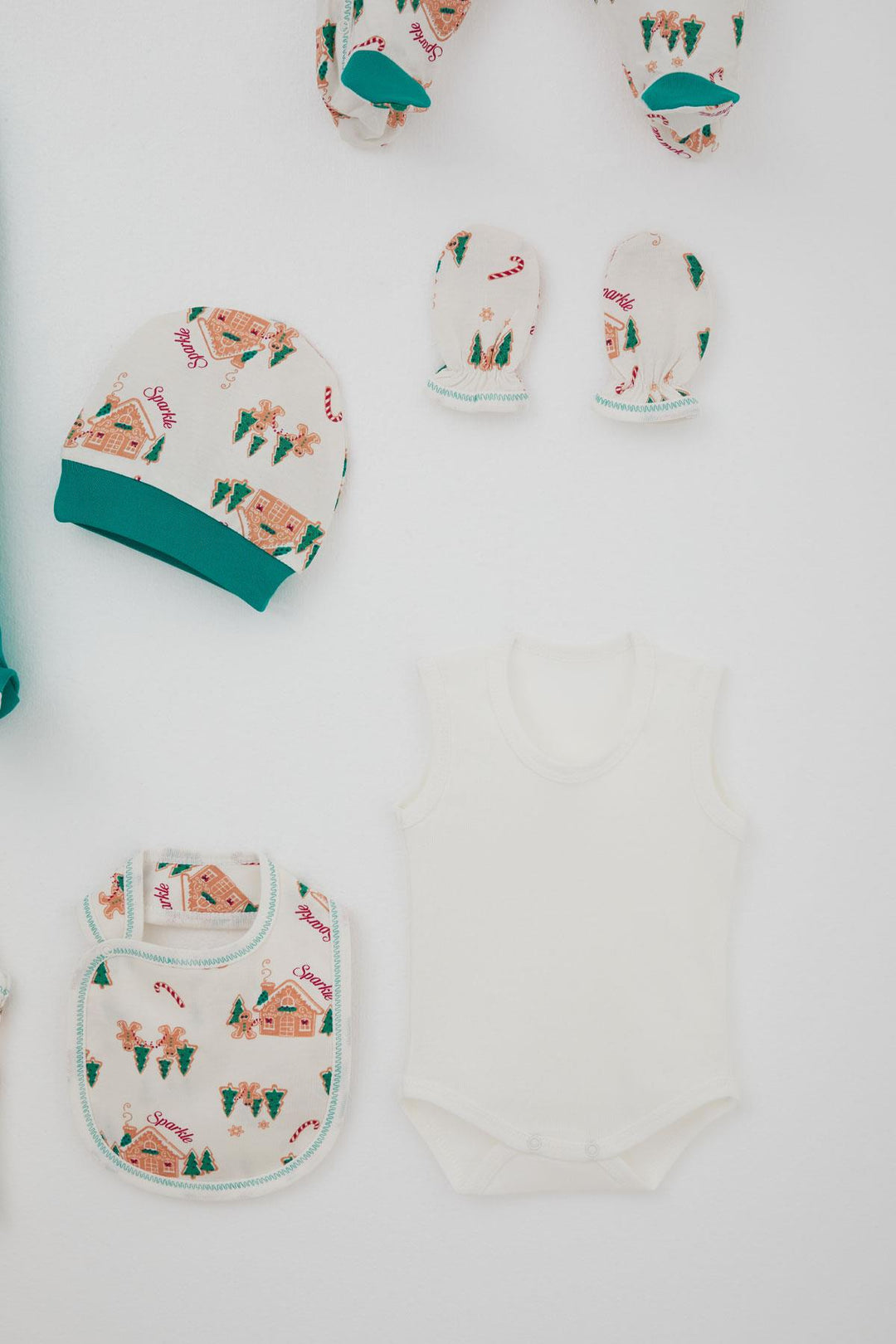 BRE Breeze Baby Boy Hospital Outfit 8 Piece New Year Themed Pine & House Patterned 0-3 Months, Cream - Cananea