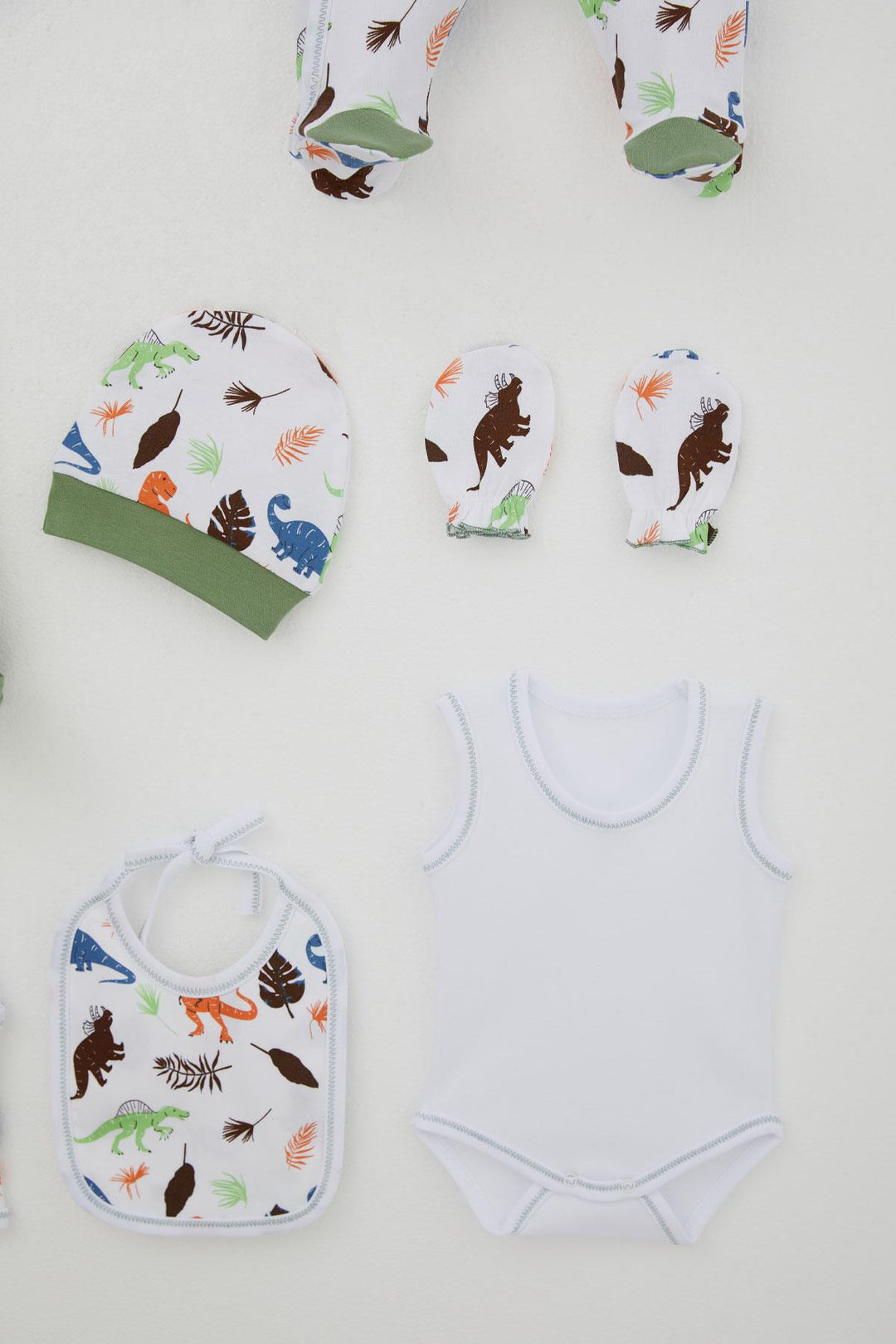 BRE Breeze Baby Boy Hospital Outfit 8 Piece Dinosaur Kingdom 0-3 Months, White - Paisley