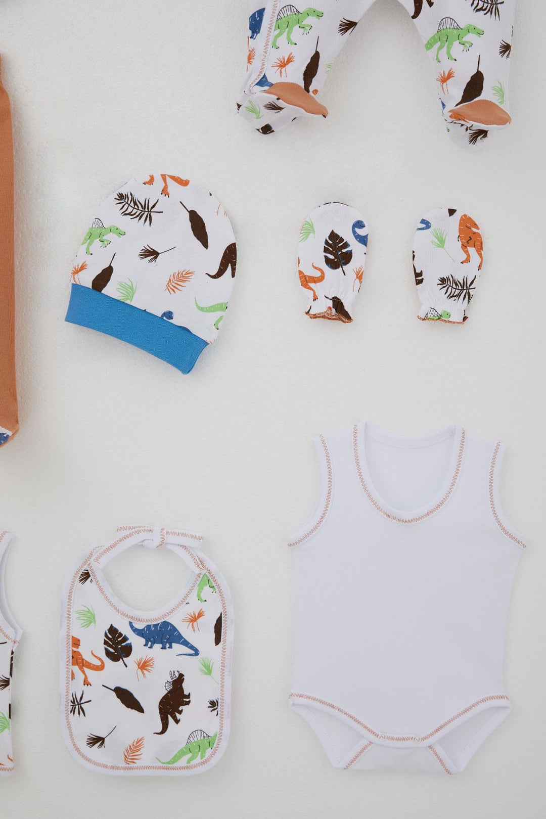 BRE Breeze Baby Boy Hospital Outfit 8 Piece Dinosaur Kingdom 0-3 Months, White - Dornbirn