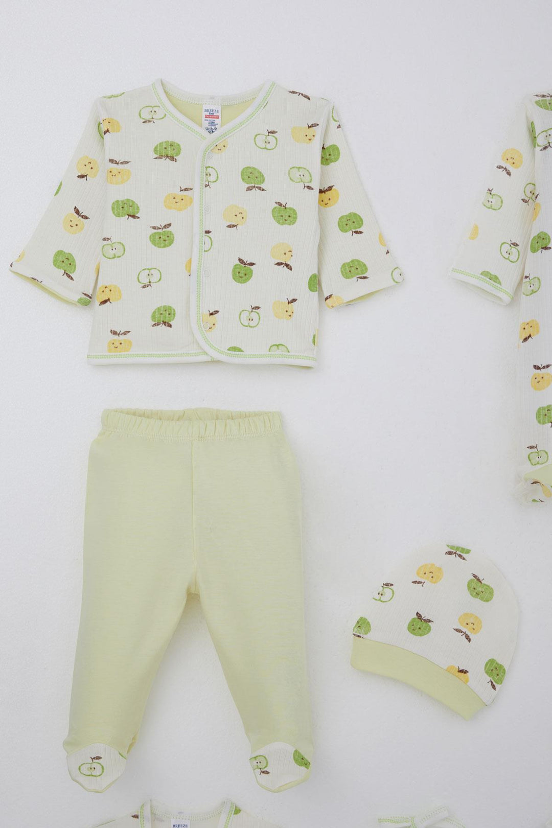 BRE Breeze Baby Boy Hospital Outfit 8 Pieces Cute Little Apple Patterned 0-3 Months, Ecru - Murfreesboro