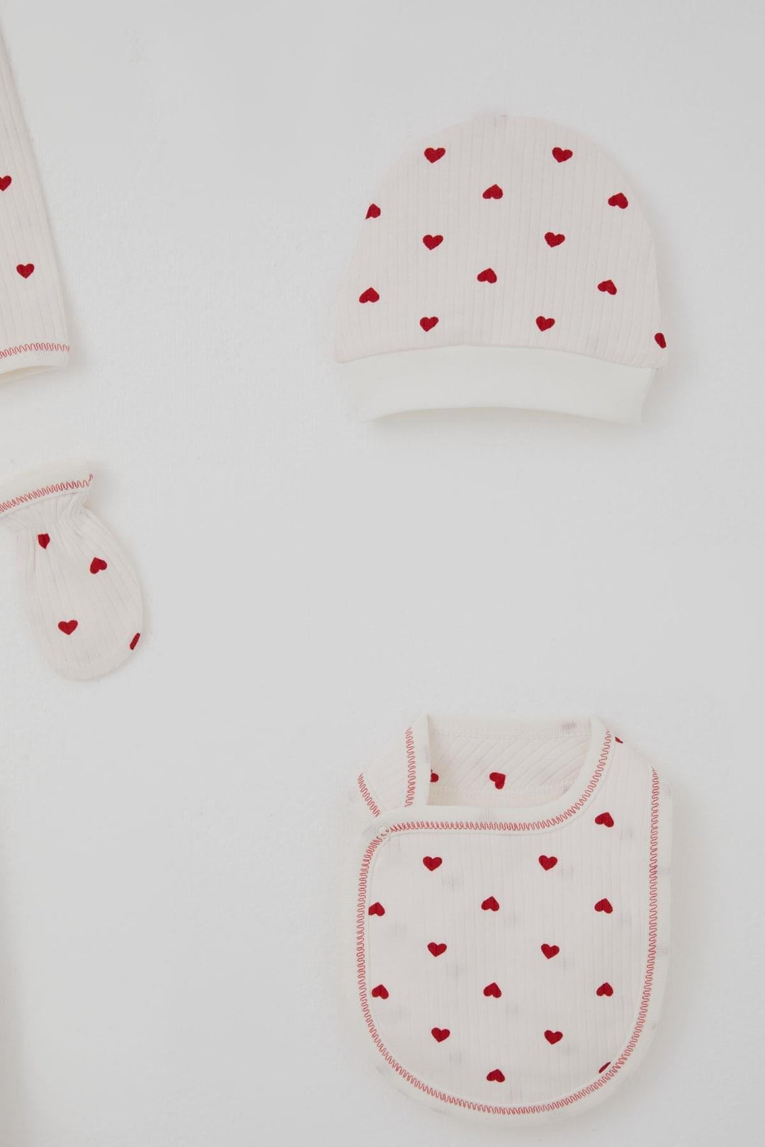 BRE Breeze Baby Girl Hospital Outfit 5-Piece Heart Patterned 0-3 Months, Ecru - Burbank