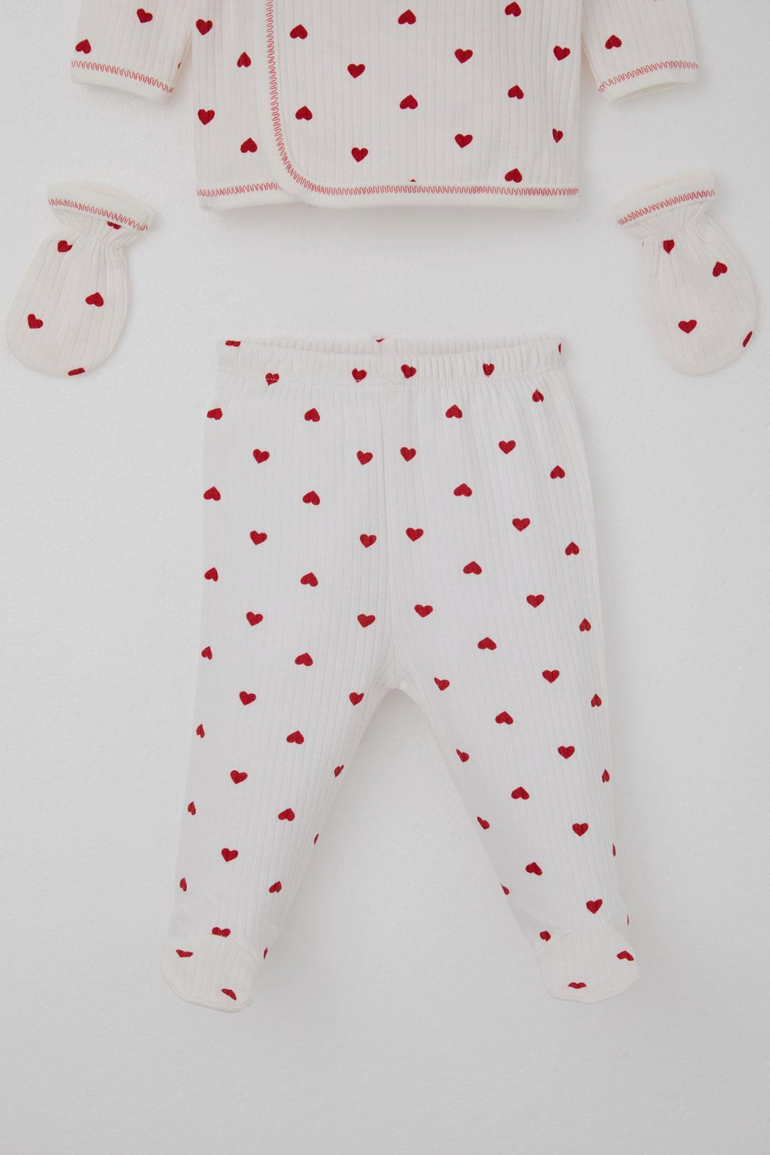 BRE Breeze Baby Girl Hospital Outfit 5-Piece Heart Patterned 0-3 Months, Ecru - Burbank