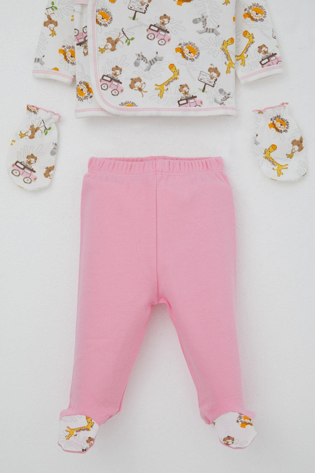 BRE Breeze Baby Girl Hospital Outfit 5-Piece Safari Adventure Cute Animals Patterned 0-3 Months, White - Horad Barysaw