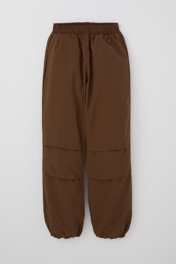 BRE Breeze Girl Child Parachute Jogger Pants 62 Years, Dark Brown - Constanţa