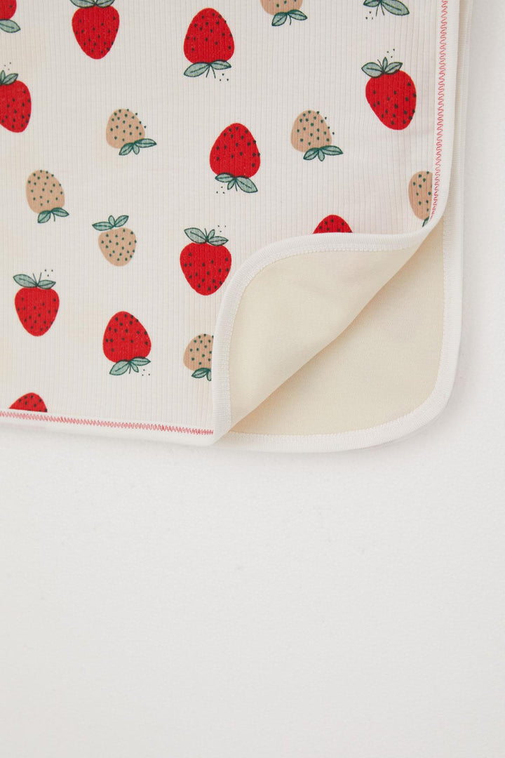 BRE Breeze Newborn Baby Blanket Strawberry Garden Patterned Standard, Ecru - Colmar