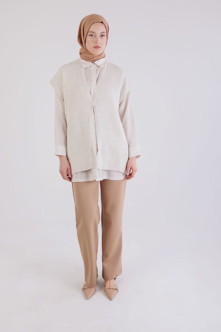 TLD Women Allday Ecru Brooch Knitted Vest - Jilotepec