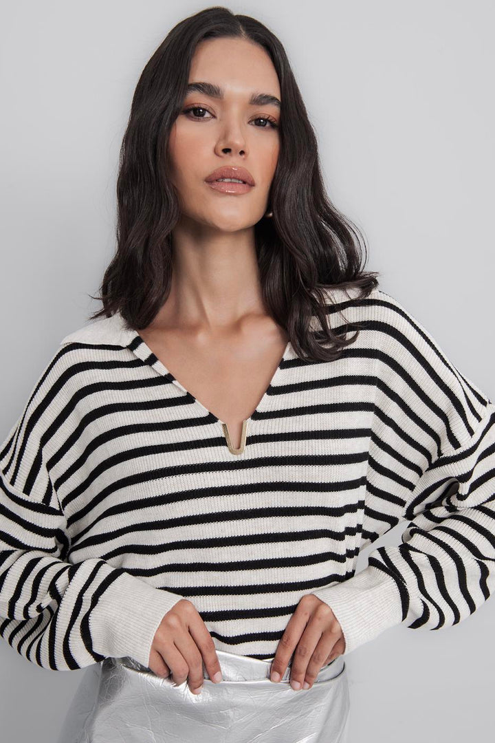 BSL Women Striped Collared Knit Pullover - Huebampo