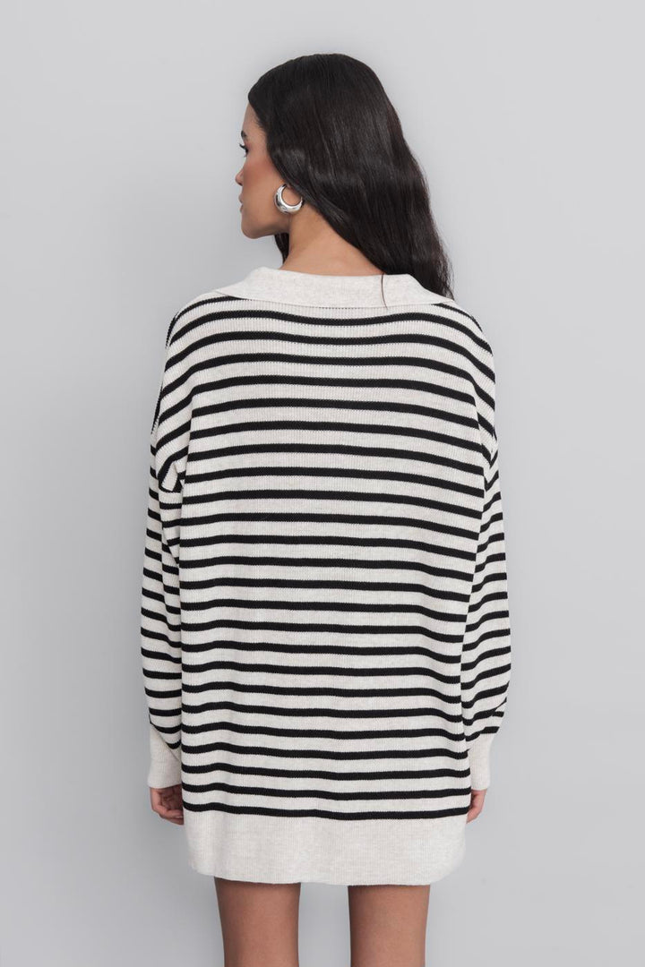 BSL Women Striped Collared Knit Pullover - Huebampo