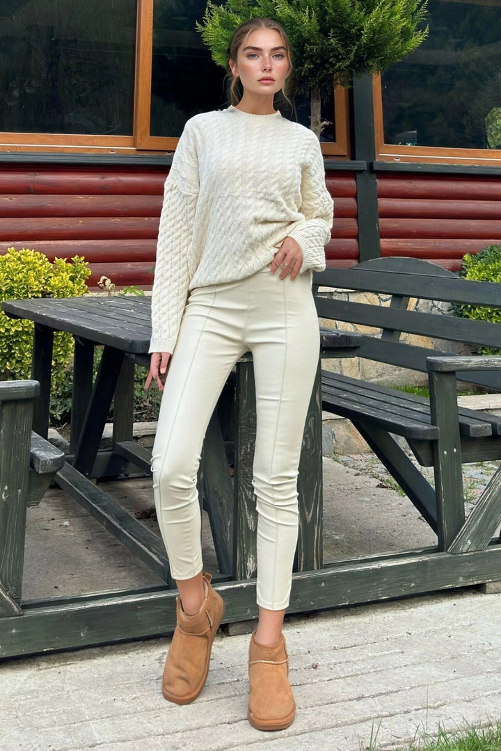 Ecru Leather-Look Leggings with Shirred Stitch Detail BCBSK-25700-3665 - Tehuacán