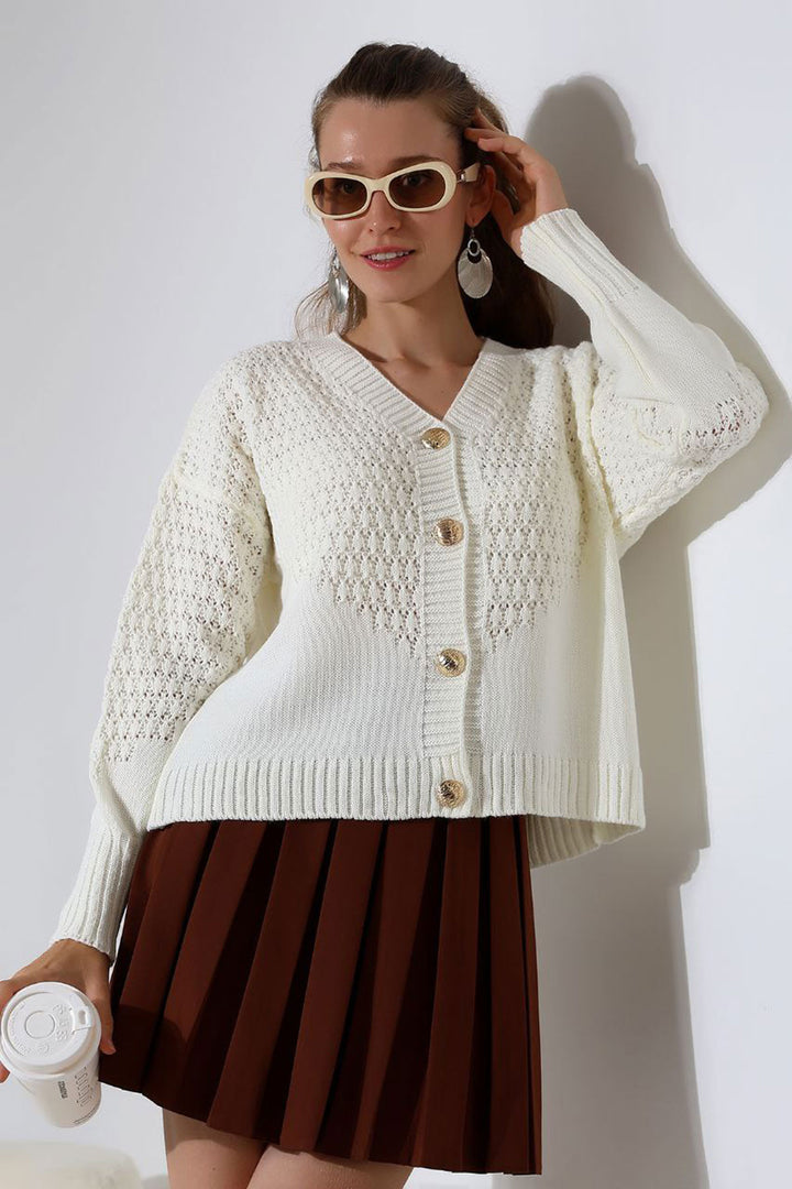 Ecru Patterned Buttoned Cardigan BCES-252027 - Gütersloh