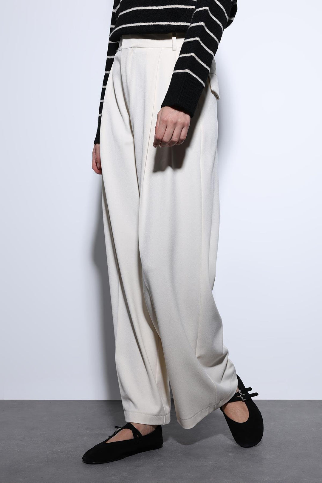ANT Antioch Ecru Pleated Palazzo Women's Pants - Lower Merion