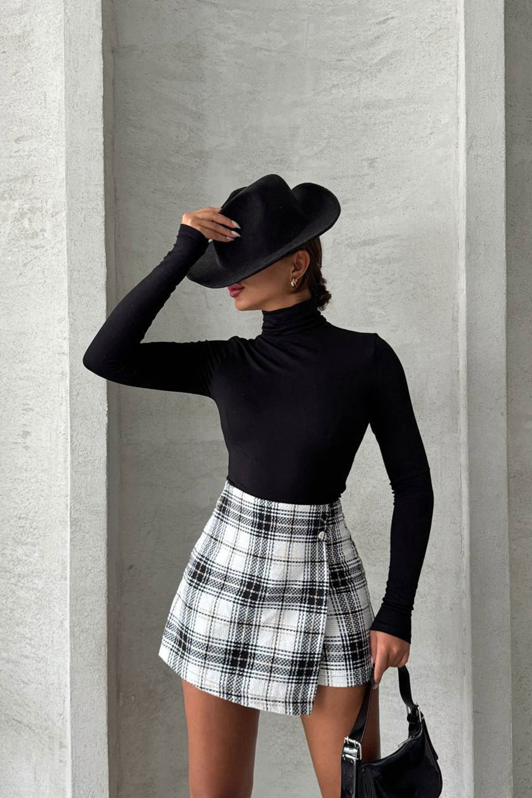 Ecru-Black 2-Button Tweed Fabric Shorts Skirt BCHN-2526414 - Erie