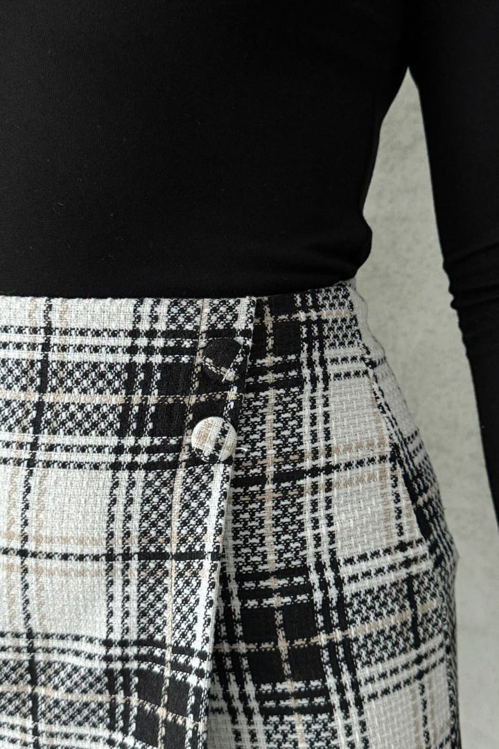 Ecru-Black 2-Button Tweed Fabric Shorts Skirt BCHN-2526414 - Erie
